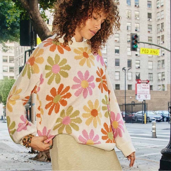 SOPHIE & HAILEE DAISY SWEATER - Picture 1 of 7